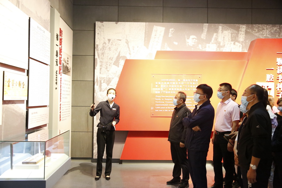 1656662953538067205.jpg 图3 参观张一悟纪念馆_调整大小.jpg