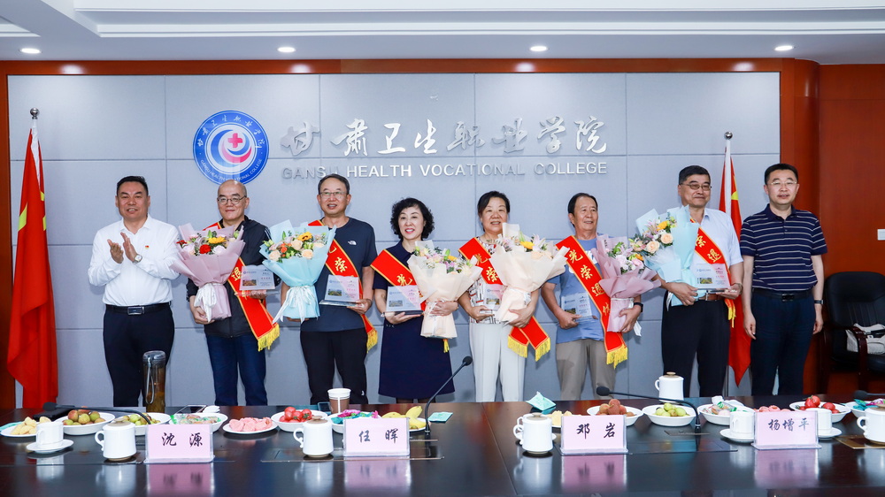 1686886554369027341.jpg 2023年6月15日 甘卫院2023年上半年部分退休教师荣休仪式 (14)_调整大小.jpg