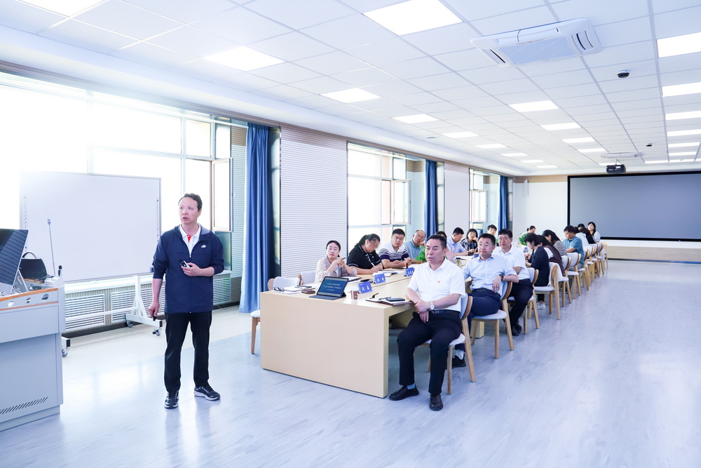 2023年9月6日 365英国上市集团官网产业学院建设工作推进会 (6)_调整大小.jpg
